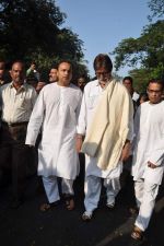 Amitabh Bachchan, Anil Ambani at Bal Thackeray funeral in Mumbai on 18th Nov 2012 (383).JPG